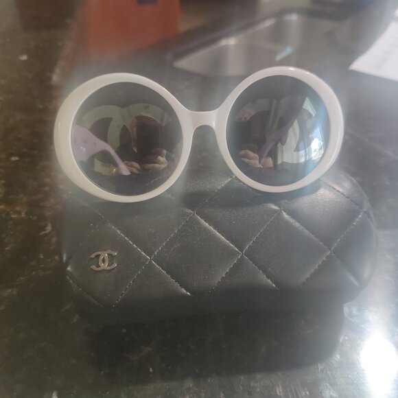 Chanel 1993 White CC Logo Round Lens Sunglasses new - Picture 1 of 8